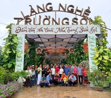 BMFE cùng bà con nông dân tại Làng Nghề Trường Sơn